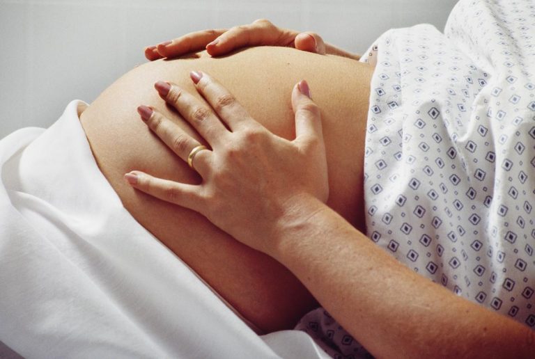 כאבי גב עקב הריון עם תאומים ויותר - איך מומלץ לטפל?