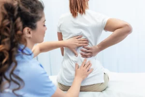 הסיבות לכאבי גב על רקע של פריצת דיסק בגב או בלט דיסק בגב הן שונות. כאבי גב יכולים להיווצר כתוצאה מטראומה כמו תאונת דרכים או פציעה כמו נפילה למשל